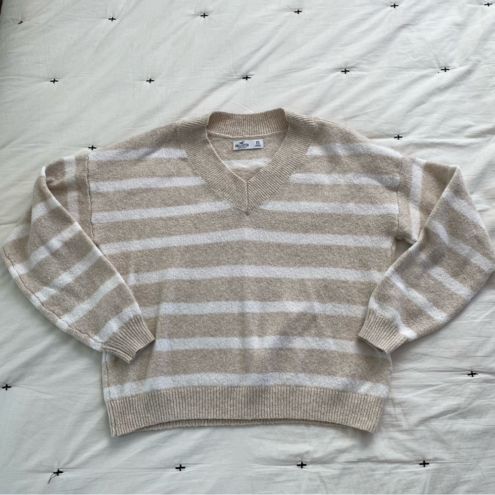 Hollister V-neck super soft sweater beige and white stripe Extra Small